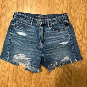 American Eagle 90s boyfriend shorts